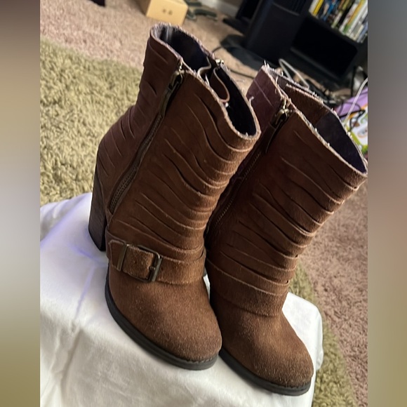 Suede boots Sz 6.5 - Picture 2 of 3